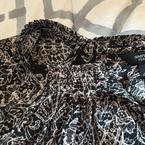 Simply Vera Wang Worn once woman’s 1x sleeveless blouse - Picture 5 of 7